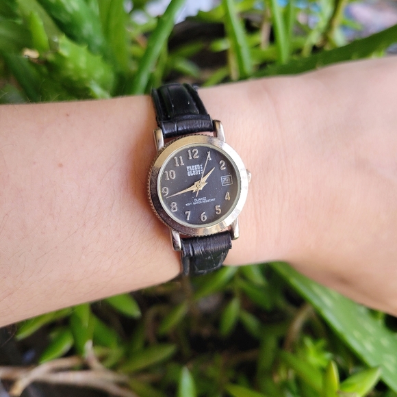Vintage Faded Glory Dainty Quartz Watch - Picture 4 of 9